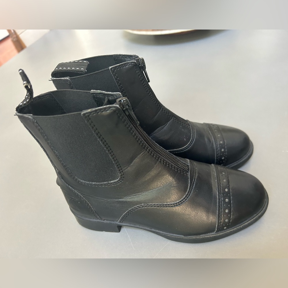 Size 3 
Children's Black Zip Up horse riding Paddock boots